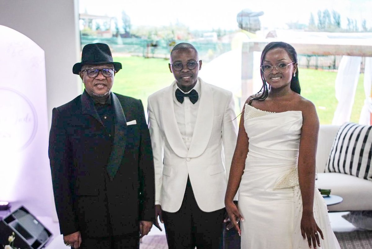 MbalulaFikile's tweet image. A great weekend that was. Congratulations yet again to our young couple. Indeed revolutionary love conquers all.