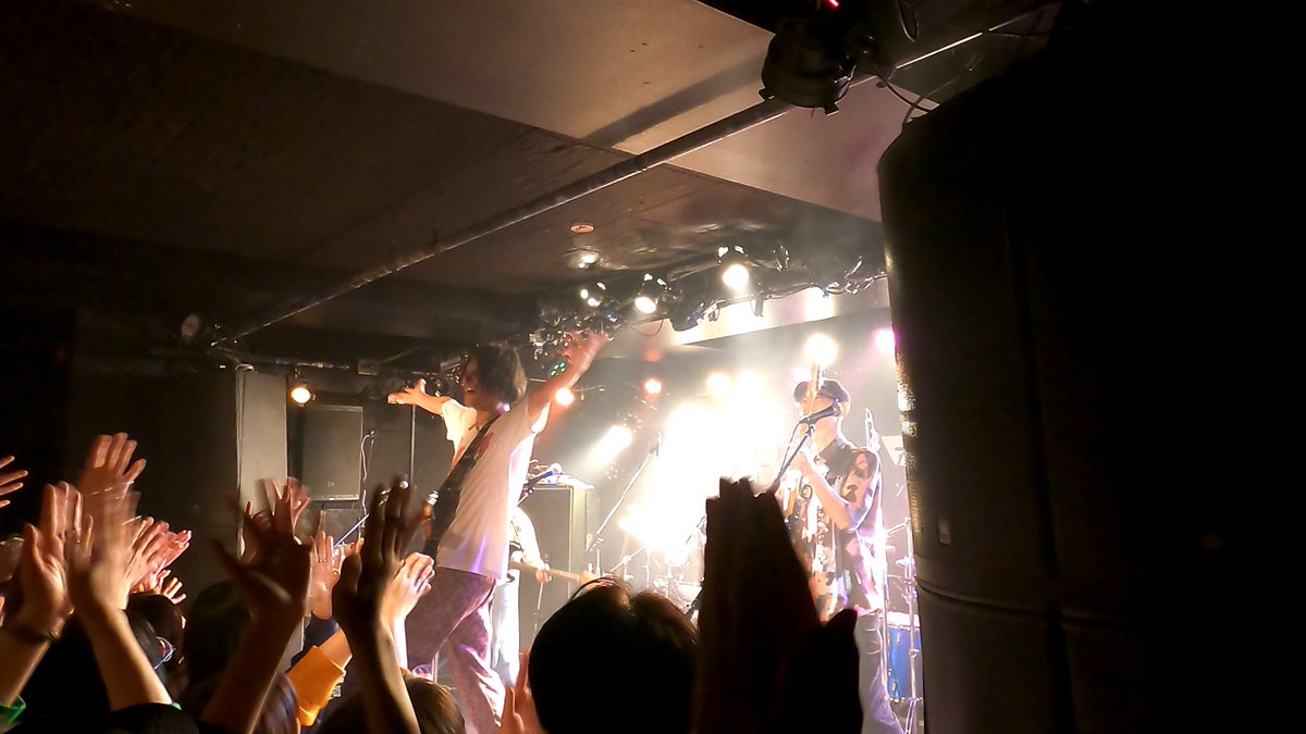 HiGE_official's tweet photo. 昨夜フロアのみんなに誘われ体に電流が走りました。
最高の瞬間でした、本当にどうもありがとう。
次の名古屋・京都も更に電圧増してヤリますっ。
斉藤祐樹 https://t.co/Gp5T4ryQ0C