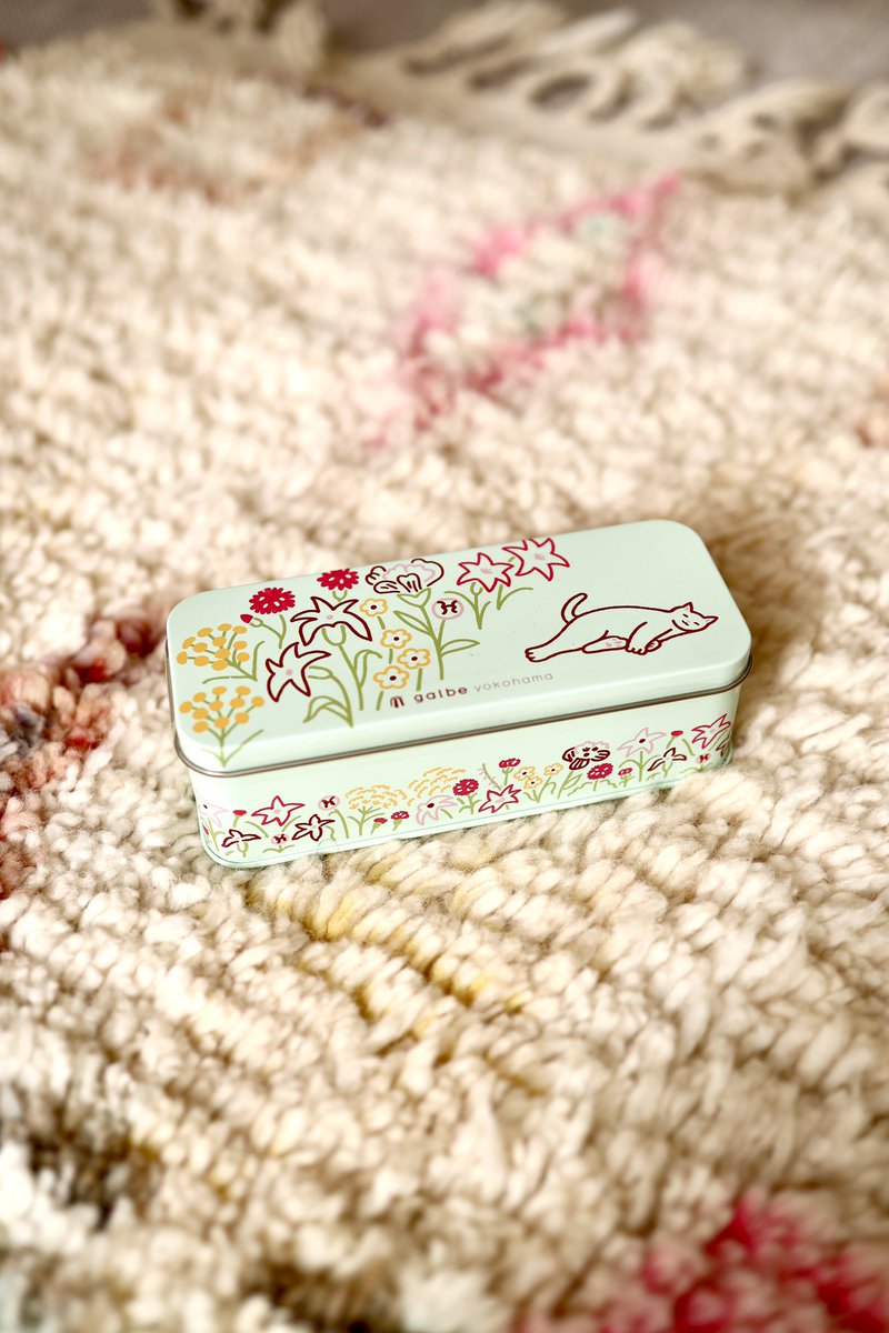 potzkun's tweet photo. カヌレと焼き菓子専門店 galbe yokohamaの、「galbe 猫のうたたねクッキー缶」にイラストを描かせていただきました🐈　#galbe 
Client_Stoked Creations合同会社 / カヌレと焼き菓子専門店 galbe yokohama | Art Direction &amp; Design_KAYO TAMURA | Illustration_Mami Sato https://t.co/FOJnBaLBJ6