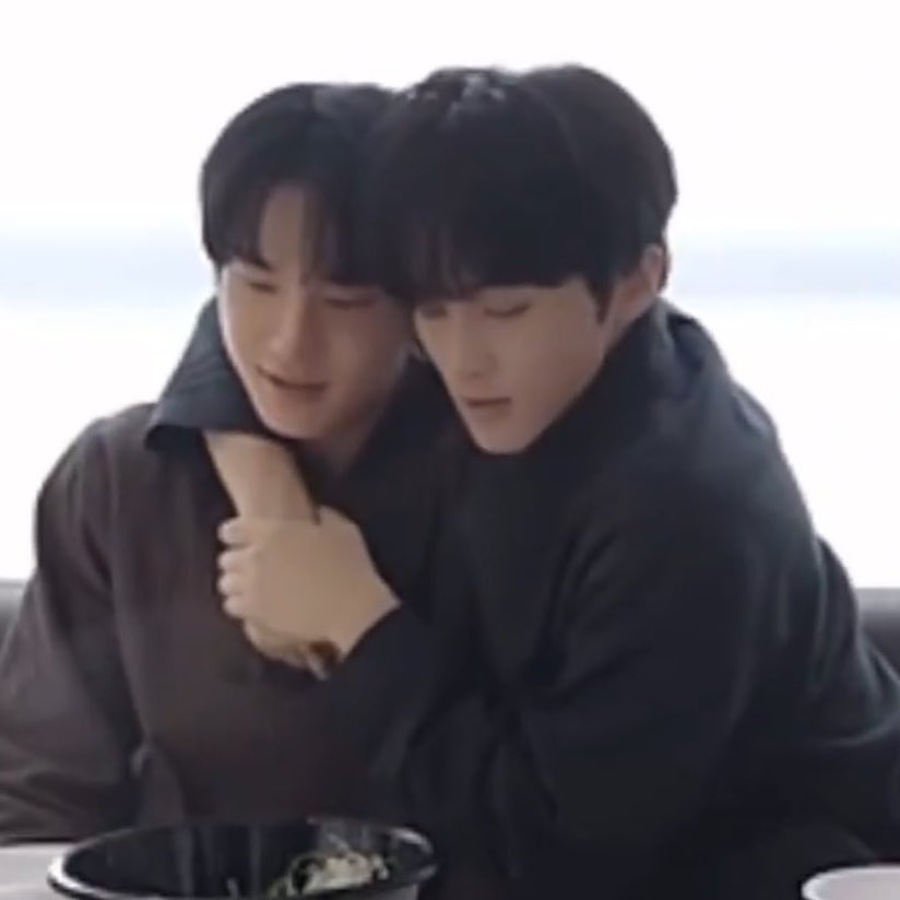 majurkng_'s tweet image. 강쥐들 … 🤍🤍🤍