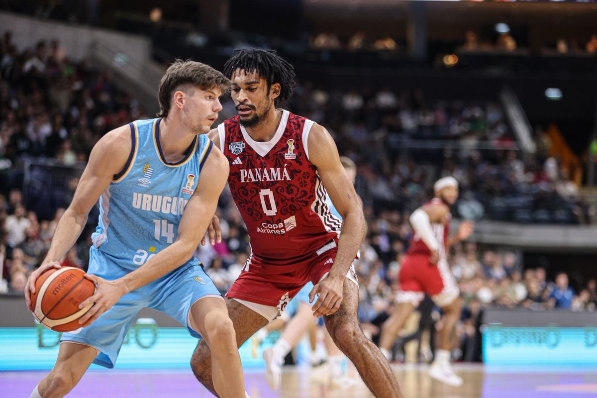 pbenitezuy's tweet image. #basket 🏀
Joaquín Rodríguez
4⃣5⃣ partidos con 🇺🇾
2⃣9⃣puntos hoy ante Panamá
Mejor marca anotadora
Supera los 2⃣3⃣en el 86-85 a Estados Unidos por AmeriCup
Símbolo de adhesión y compromiso
#crack 
🇺🇾84-82🇵🇦
📷Gastón Britos/Focouy