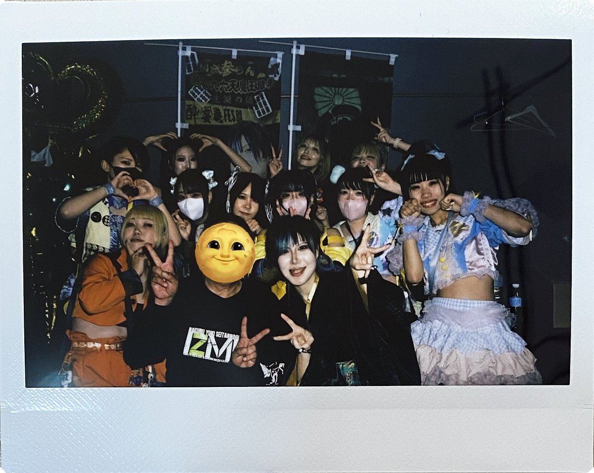 322aika_love's tweet photo. 昨日の囲みデカチェキ
2度と撮れないと思われます。
3グループでは人数多すぎてタグ付けられませんwww
(ご要望があればスタンプなしで上げます)(ない)
#Aqueur
#いざ参らん
#モードラ https://t.co/u6sMIe3Wzy