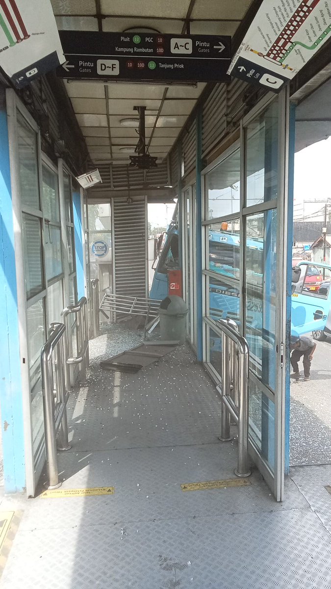 Transportasi Jakarta tweet media