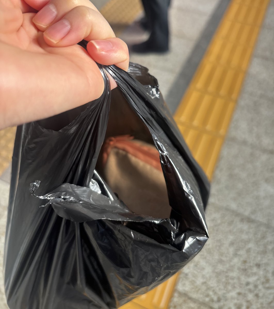 편의점 사장님이 비닐봉지 주셨어요💓 역시 인복이 많은 김엘리붐💓💓💓💓💓