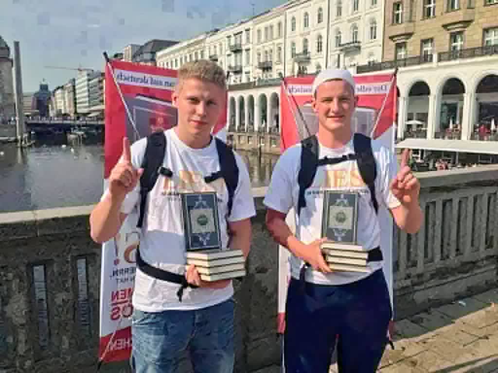 umati21's tweet photo. These two Germans embraced Islam, and now they say that Islam is a religion of peace and justice. https://t.co/uZrojPqiIo