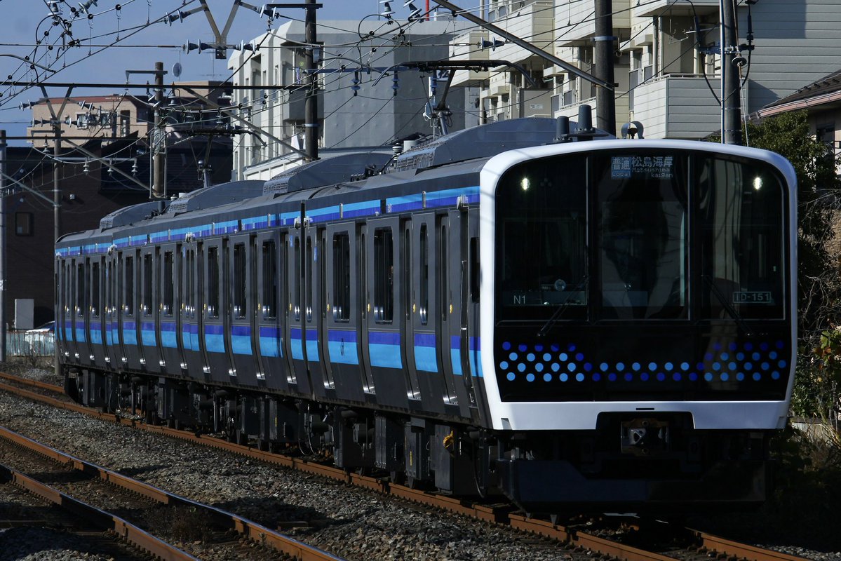 takowasa205's tweet image. 2025/12/01
#仙石線 
E131系800番代 
①975S 小鶴新田行き N3編成
②961S 多賀城行き N2編成
③1081S 松島海岸行き N1編成

E131系が新しい仙石線の日常に。初日から近い時間に3本まとまって来るのはさすがに狼狽えるわ。冬至近くの複線区間はどこもダメですね。小鶴新田行きが表示ガチャ〇で耐え。