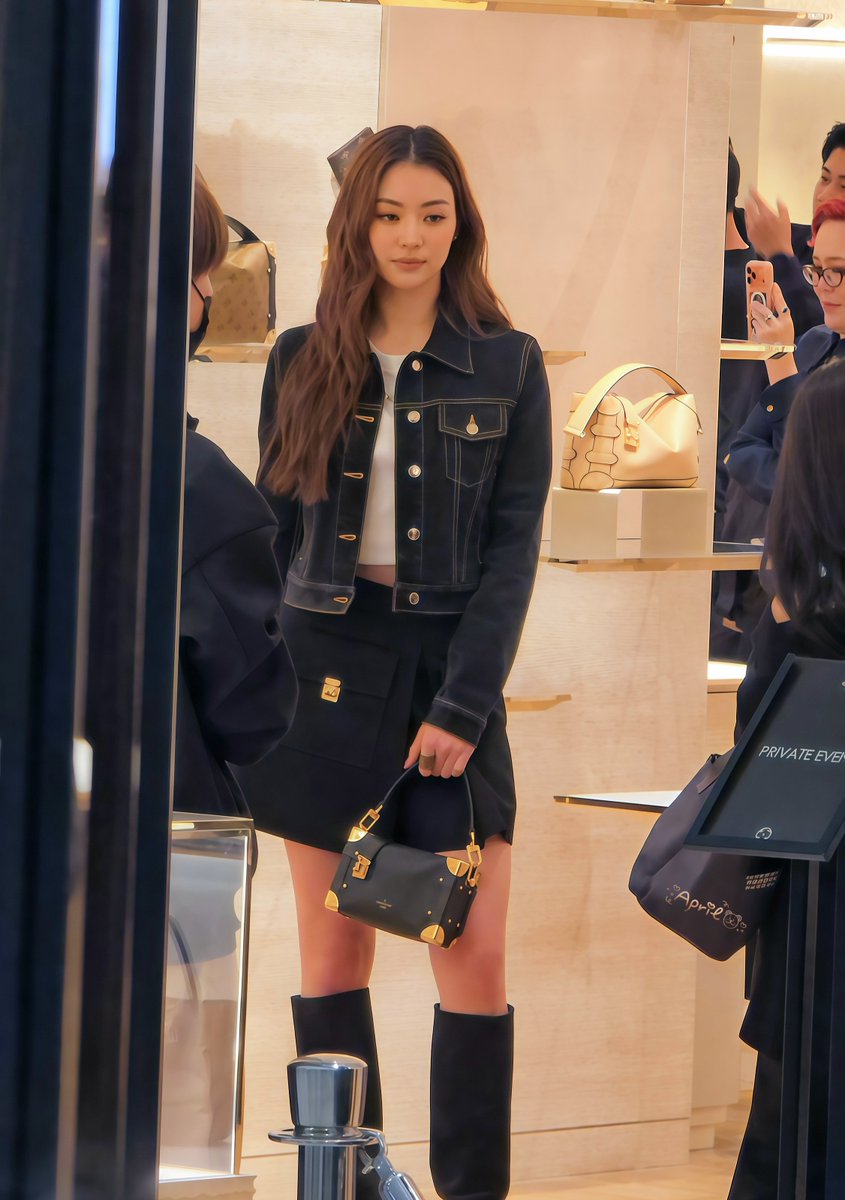 HnungnhingX's tweet image. สวยยยยยยย มากกกกลูกกกก 😭

MIU WITH LOUIS VUITTON
#LVStoreOpeningxMiu