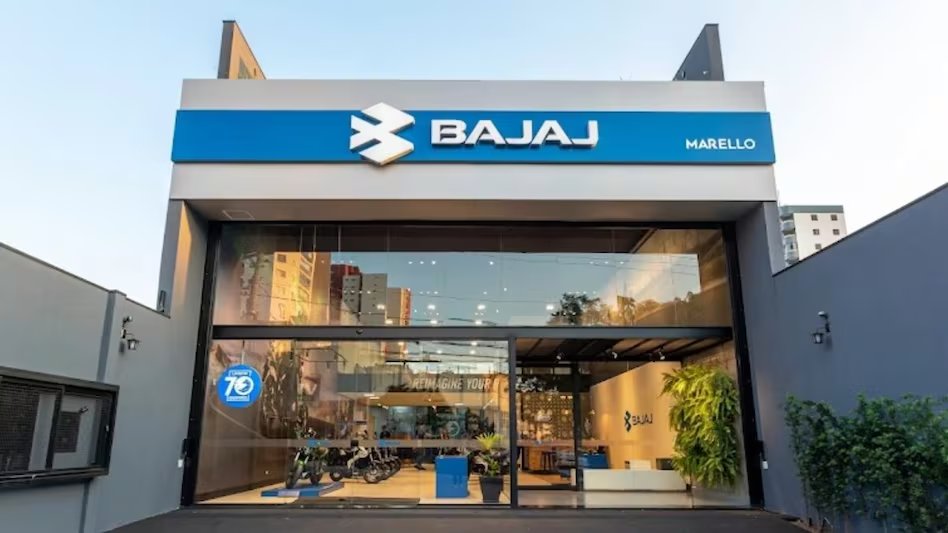 CNBCTV18Live's tweet photo. #NovemberAutoSales | #BajajAuto: Total sales at 4.53 lk units vs CNBC-TV18 poll of 4.5 lk units
👉Total sales up 8% at 4.53 lk units vs 4.22 lk units (YoY)
🛵Total 2-wheeler sales up 3% at 3.80 lk units vs 3.68 lk units (YoY)
🛺3W sales up 37% at 73,559 units vs 53,564 units (YoY)
👉Total exports up 14% at 2.06 lk units vs 1.81 lk units (YoY)