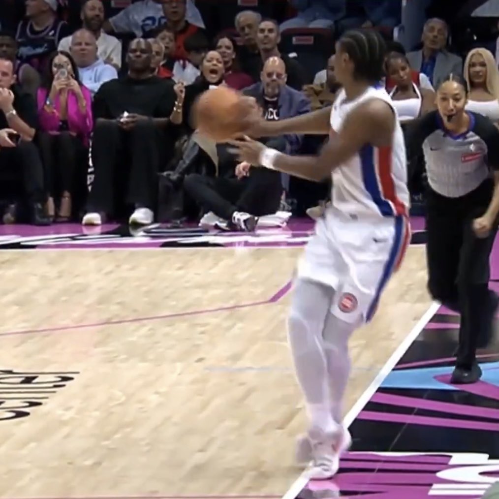 You can’t convince me that NBA refs aren’t gambling on the games they officiate.

Bro is clearly out of bounds with the ball in his hands and ref didn’t call it.