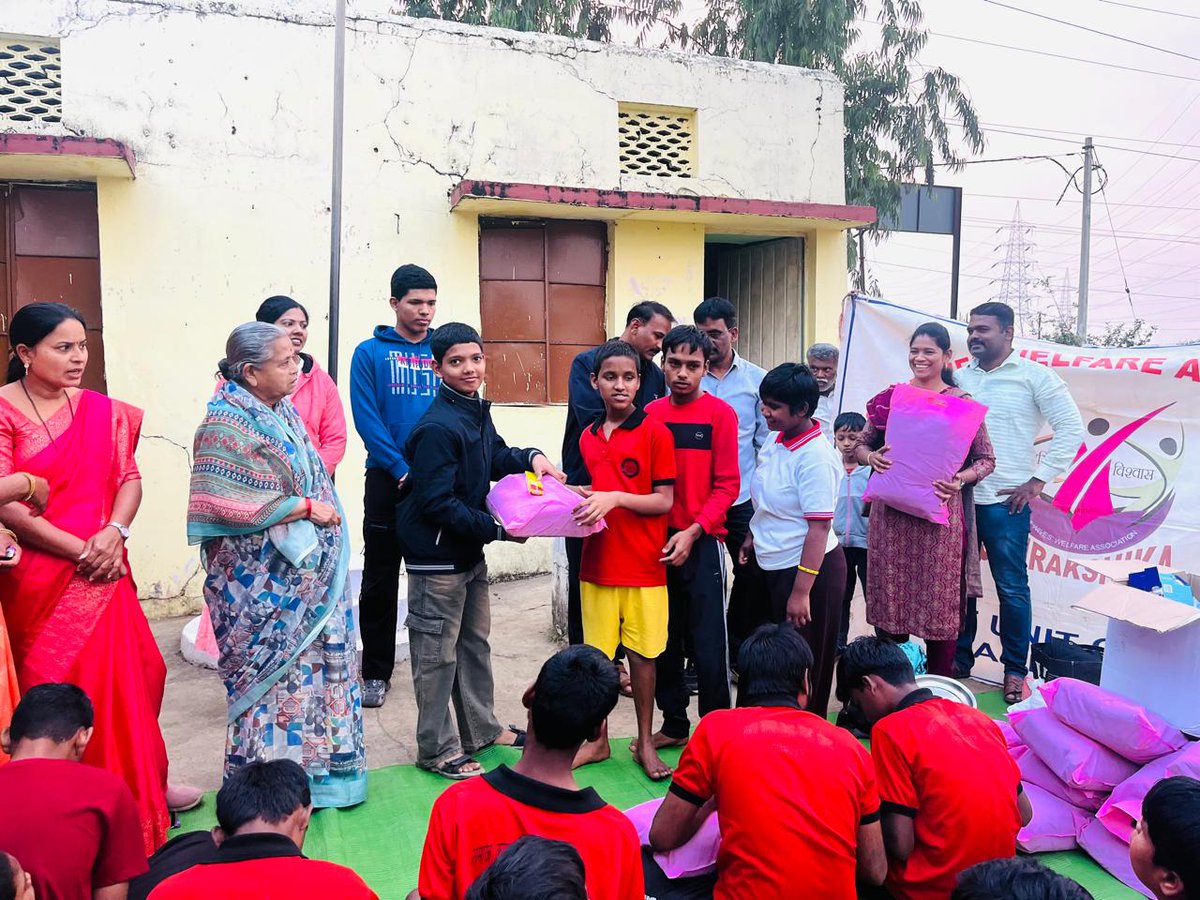CISFHQrs's tweet image. Serving Society with Pride.

CISF Unit CSTPS Chandrapur organized a welfare programme for special children under the aegis of #Sanrakshika. The programme aimed to support and bring joy to underprivileged and special children in the community.

CISF personnel actively participated…
