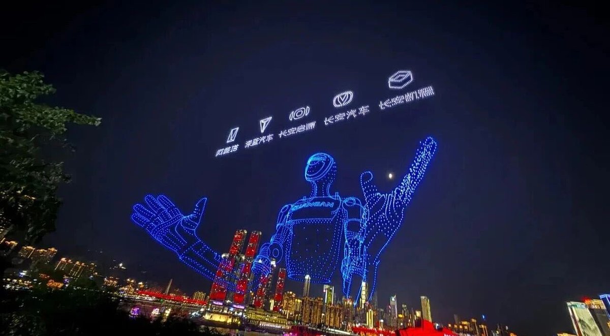 CyberRobooo's tweet image. Chinese state-owned enterprise Changan Automobile has established a robotics company, joining the humanoid robot race. More and more are following suit. Soon, car companies will all be called AI robotics companies. Tesla and XPeng are already on the road.