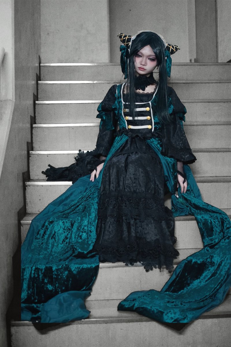 shalin12_cos's tweet photo. 駒場祭1日目は黒執事よりジークリンデ・サリヴァンでした🧪
大好きな作品のアニメ化されてない頃から大好きなキャラを重厚感ましましにコスプレできました🍀
この姿で喫茶店企画とかステージ企画にもでてました！ご来店、ご観覧してくださった方、ありがとうございました🙇
📸後輩君 https://t.co/vwRwypdq7w