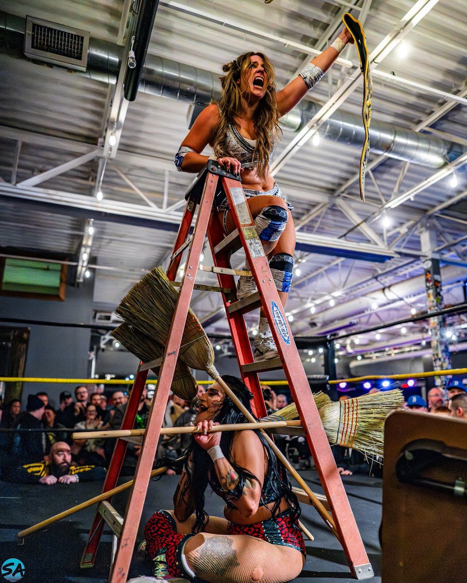 KaiaMcK's tweet image. Victory via broom entrapment 🧠✨