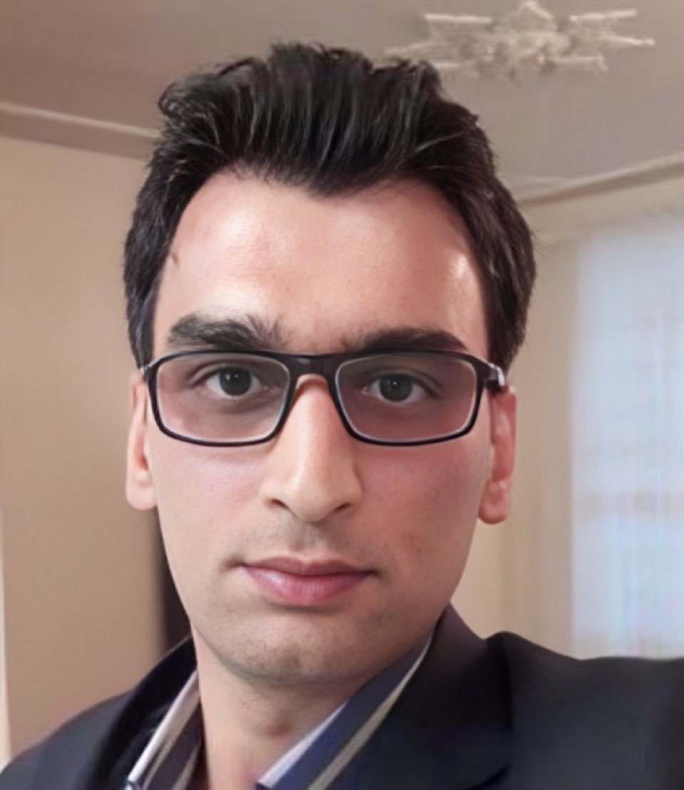 ۳۱۷ روزه که در زندان ظلم و بی عدالتی اسیره .
۳۱۷ روزی که برای ما فقط یه عدده ولی برای بیژن هر دقیقه اش به اندازه یک سال عذاب و دلتنگی همراهه .
بیژن جان فریاد عدالت خواهیت هستیم هر روز و همیشه .
#بیژن_کاظمی 
#بیژن_کاظمی_را_آزاد_کنید 
#BijanKazemi