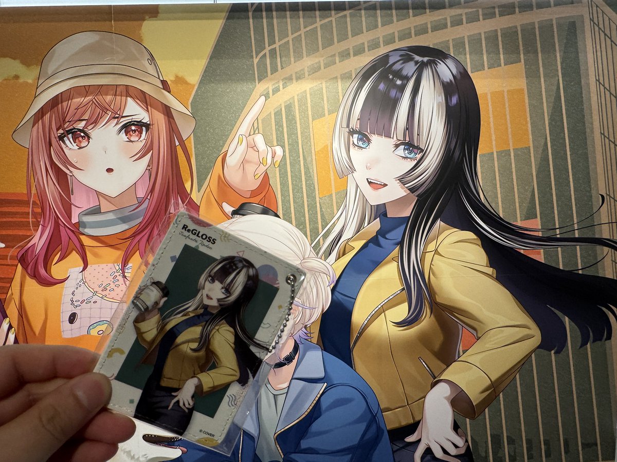 kumac_dendoushi's tweet image. 今日から販売開始の渋谷さんぽのパスケースを買ってきました！
タペストリーも同じタイミングでの販売なので、買い逃しの無いように要チェック！
#ReGLOSS渋谷さんぽ