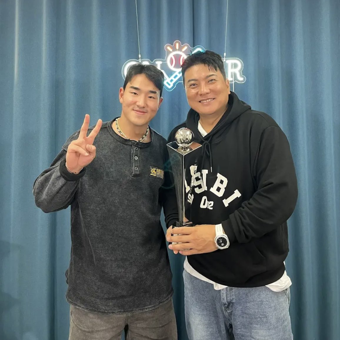 nineofwiz's tweet image. 오늘 오후 5시, 김태균 유튜브에 현민이 출연!

바쁘다 바빠