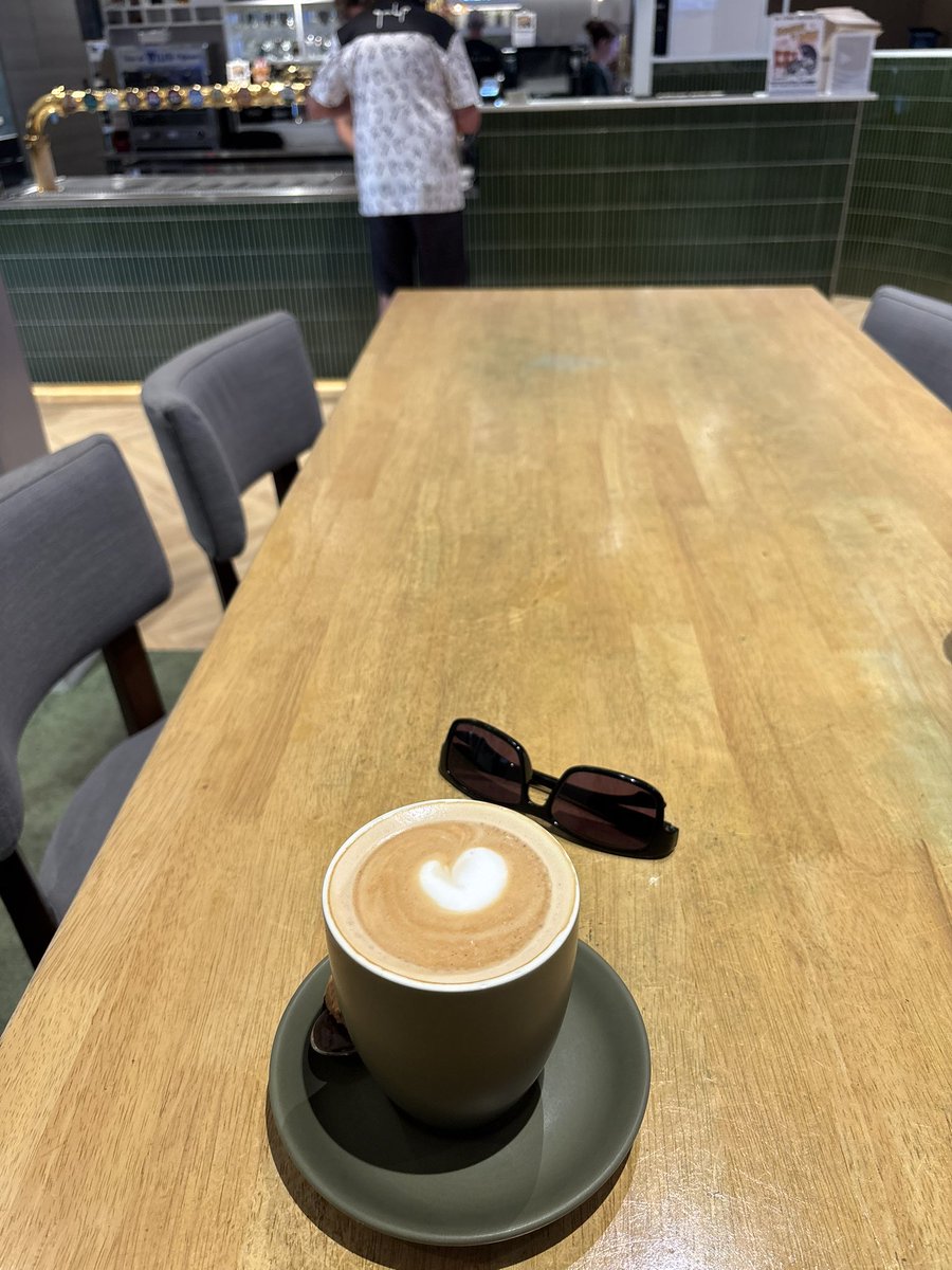 blu_boys's tweet image. The barista tried her hardest to put a heart in my coffee. Ten outta Ten for effort☕️😍👍🏻#BestLife