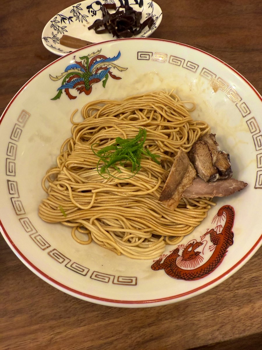 kemari34's tweet photo. 麺尊RAGE RAMEN WANTO
牡蠣中華そば、牡蠣替玉

牡蠣のコクがすごい、替玉はもうそのまま食べれちゃう https://t.co/pFP8LFrw1D