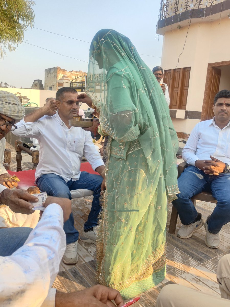 HariramBana_'s tweet photo. विगत दिवस श्री डूंगरगढ़ विधानसभा क्षेत्र के गांव सत्तासर में रामूराम जी सारण के पारिवारिक वैवाहिक कार्यक्रम में शामिल होकर शुभकामनाएं प्रेषित की!!

#Dungargarh #Sattasar #Shubhkamnayein https://t.co/WvJXzUMYEq