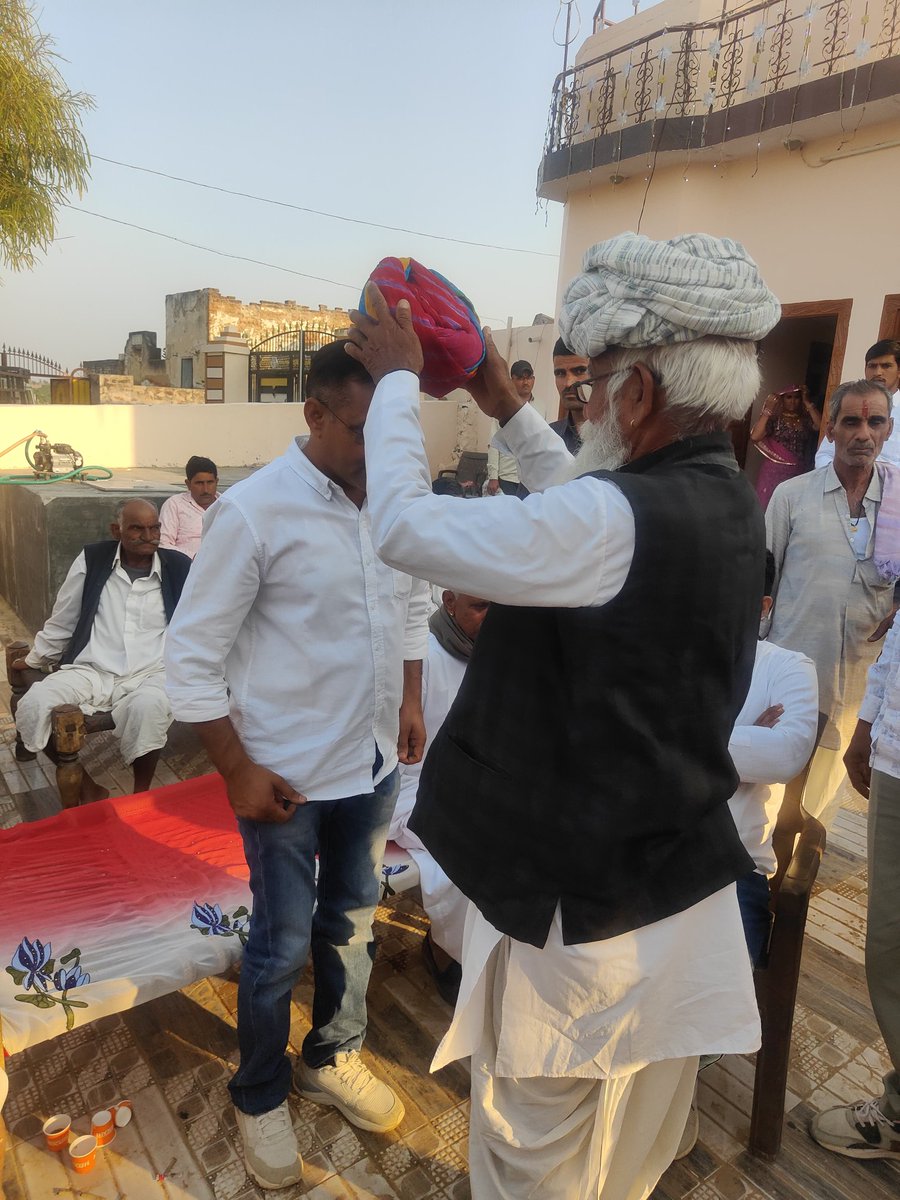 HariramBana_'s tweet photo. विगत दिवस श्री डूंगरगढ़ विधानसभा क्षेत्र के गांव सत्तासर में रामूराम जी सारण के पारिवारिक वैवाहिक कार्यक्रम में शामिल होकर शुभकामनाएं प्रेषित की!!

#Dungargarh #Sattasar #Shubhkamnayein https://t.co/WvJXzUMYEq