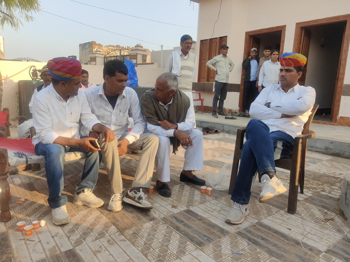 HariramBana_'s tweet photo. विगत दिवस श्री डूंगरगढ़ विधानसभा क्षेत्र के गांव सत्तासर में रामूराम जी सारण के पारिवारिक वैवाहिक कार्यक्रम में शामिल होकर शुभकामनाएं प्रेषित की!!

#Dungargarh #Sattasar #Shubhkamnayein https://t.co/WvJXzUMYEq