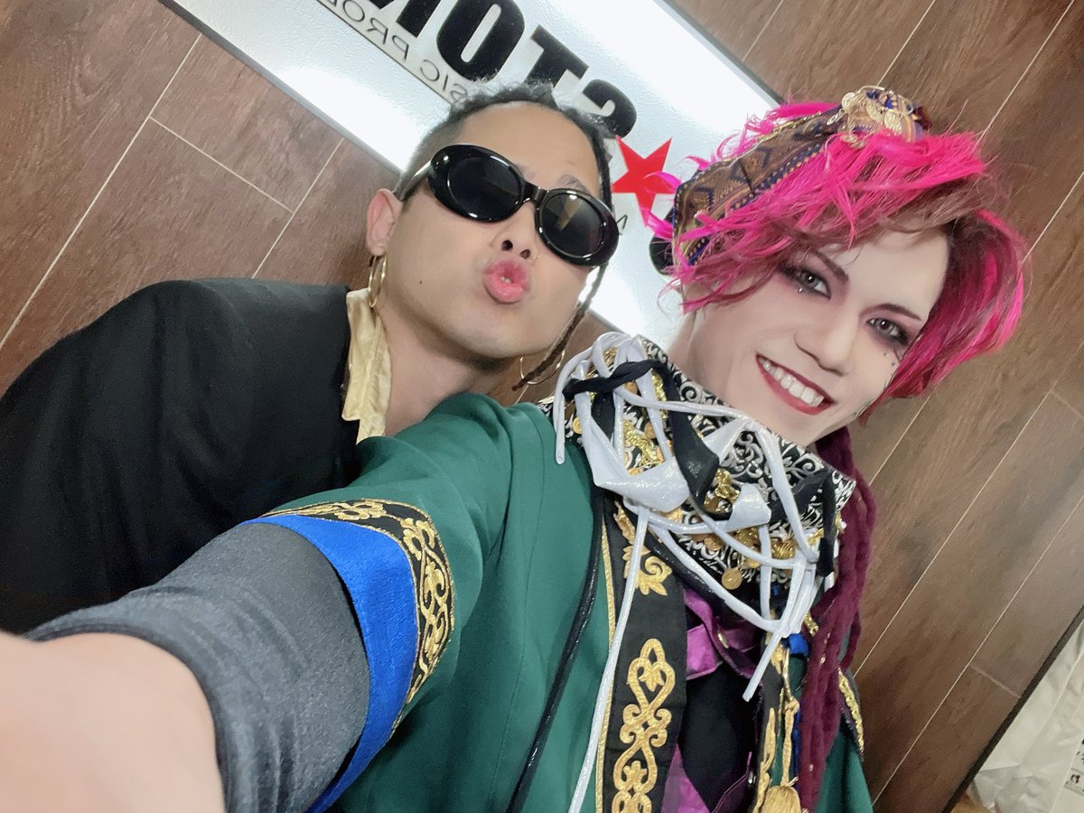 bk_shiki's tweet image. 昨日は滋賀U★STONEご来場頂きありがとうございました！
デラックス×デラックスさんとのツーマン！
エンタメの完成系は勿論、演奏力も凄くて、負けてたまるか！の気持ちで立ち向かっていきました。
刺激もたくさん頂けたし、また仲間が増えた喜びもあって、最高の１日でした。
またご一緒したい！