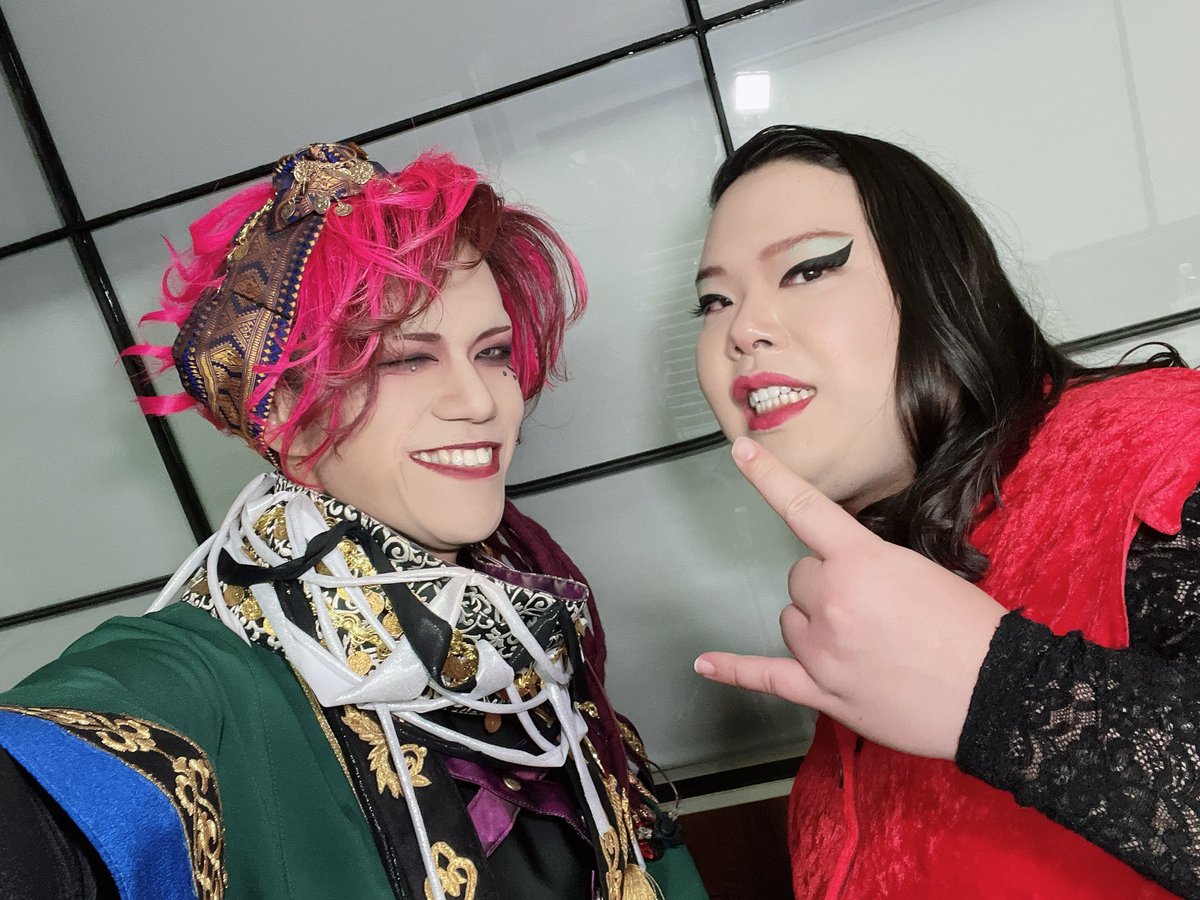 bk_shiki's tweet image. 昨日は滋賀U★STONEご来場頂きありがとうございました！
デラックス×デラックスさんとのツーマン！
エンタメの完成系は勿論、演奏力も凄くて、負けてたまるか！の気持ちで立ち向かっていきました。
刺激もたくさん頂けたし、また仲間が増えた喜びもあって、最高の１日でした。
またご一緒したい！