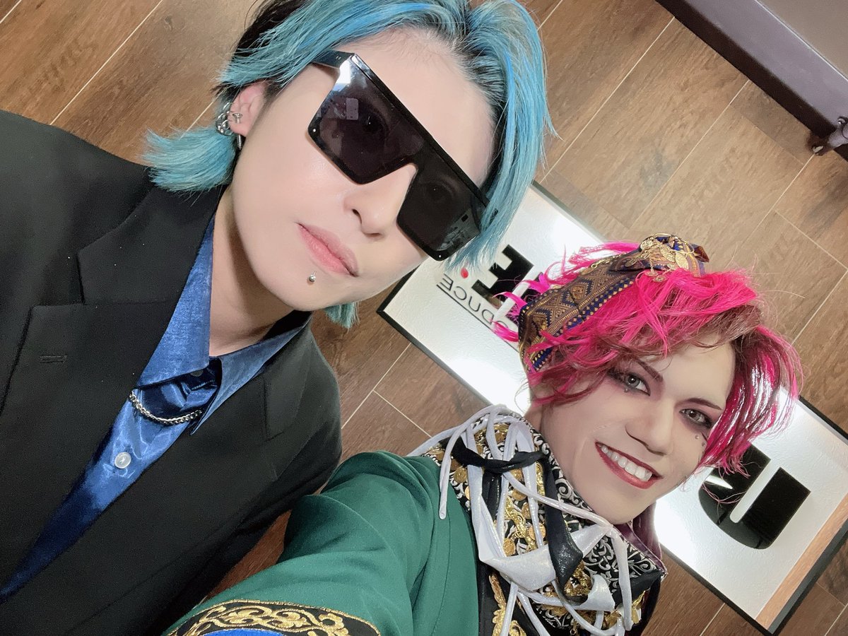 bk_shiki's tweet image. 昨日は滋賀U★STONEご来場頂きありがとうございました！
デラックス×デラックスさんとのツーマン！
エンタメの完成系は勿論、演奏力も凄くて、負けてたまるか！の気持ちで立ち向かっていきました。
刺激もたくさん頂けたし、また仲間が増えた喜びもあって、最高の１日でした。
またご一緒したい！