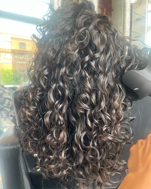 sihanjir's tweet image. Artists.. Gen ask

How do u draw these type of hair? Especially when u are like to simplify lineart 🥲

I tried to find any tutorial and most of it either brush asset painting or Overdetailed lineart orz