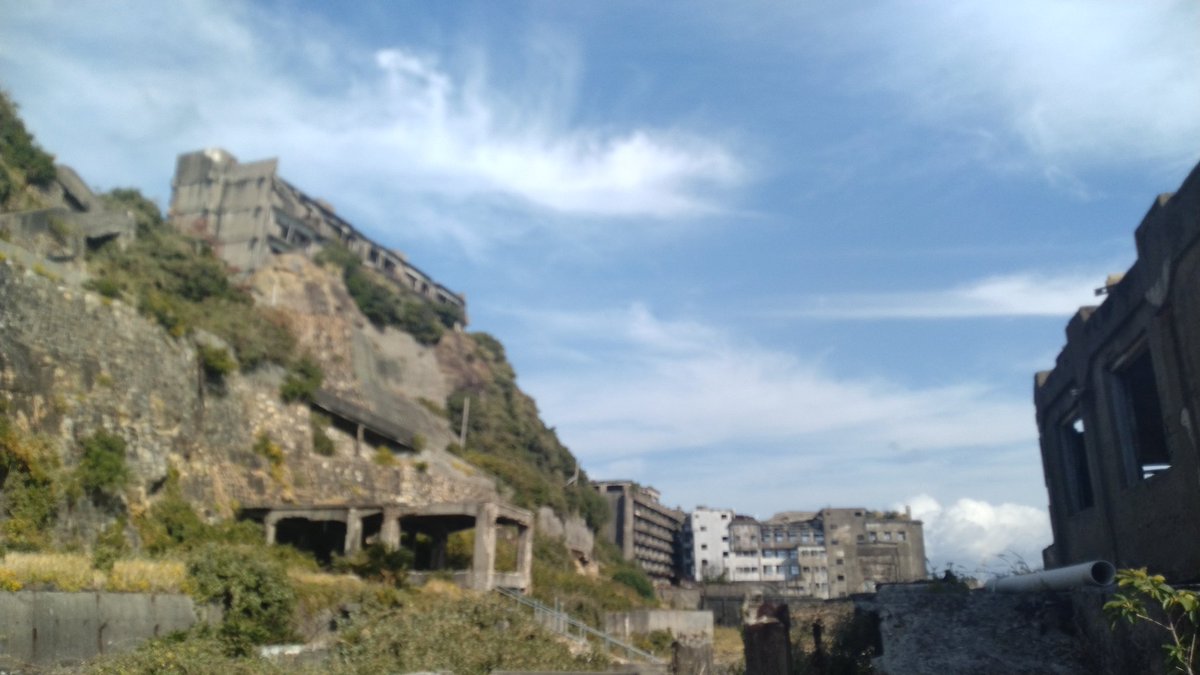 12月1日(月)晴れ

午前便、上陸できました🙌🏻

早いもので今日から12月ですが、この時期にしては暖かく感じます
冬物だと少し暑いくらいです💦
凍えるような寒さの中で巡るよりはいいですが、寒暖差が大きくなるのも考えものです🤔

#軍艦島  #軍艦島クルーズ  #端島 
 #高島  #世界遺産  #長崎観光