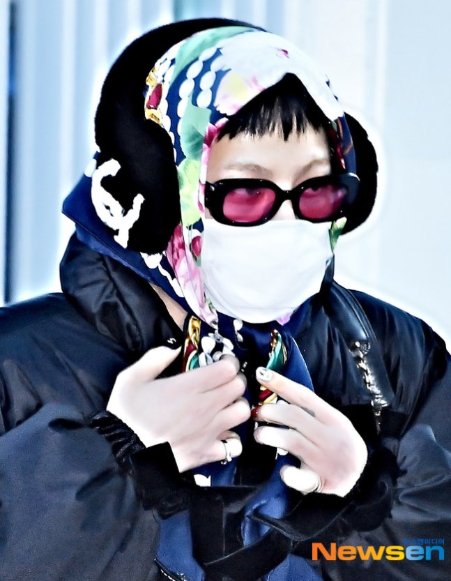 Peaceminusone G-DRAGON MAMA2025 フーディー　M