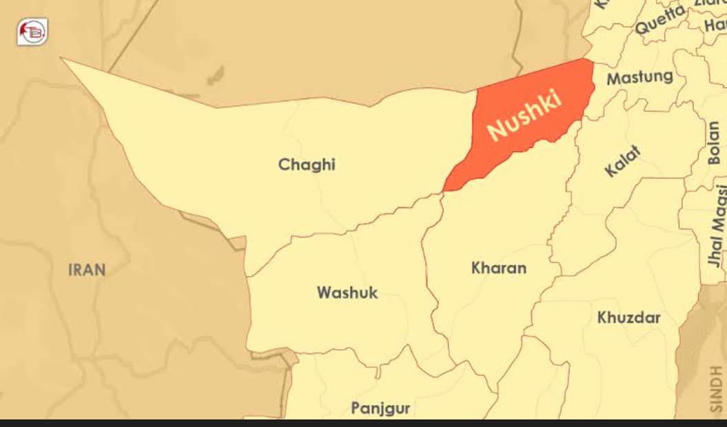Six armed militants attack military camp in Nushki, Balochistan with vehicle bomb at gate; five intruders breach perimeter. Heavy firing ongoing, casualties unknown. 

#Balochistan #Nushk #Pakistan