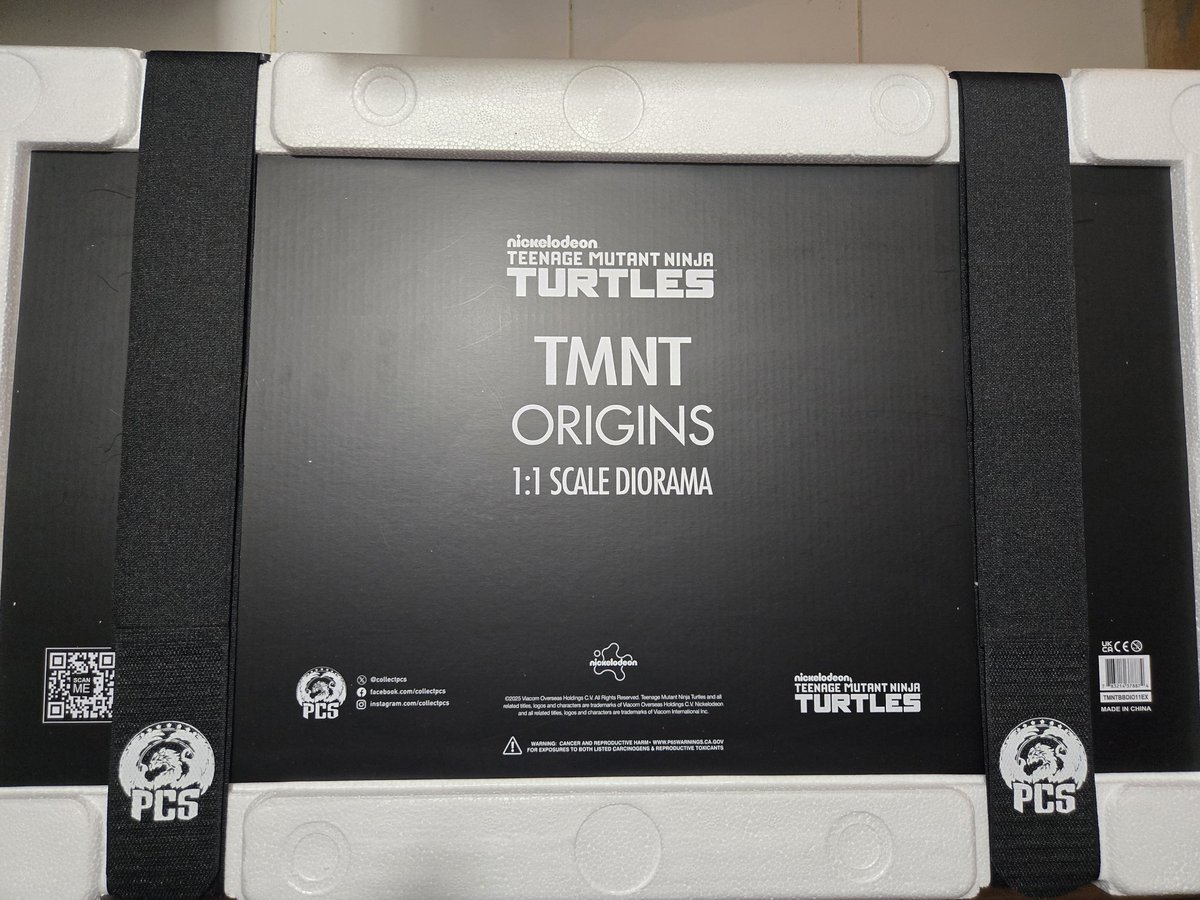 SteveC_3rd's tweet image. I&apos;ve been waiting a while for this to finally get home. Base is magnetic so they won&apos;t slide off lol. #TMNT #CHC