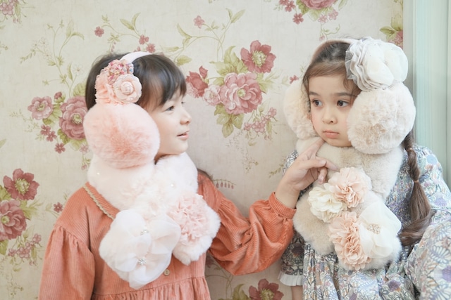 SEIKO TSUCHIMOTOのウィンターアイテム、お花マフラー（プーゼピンク