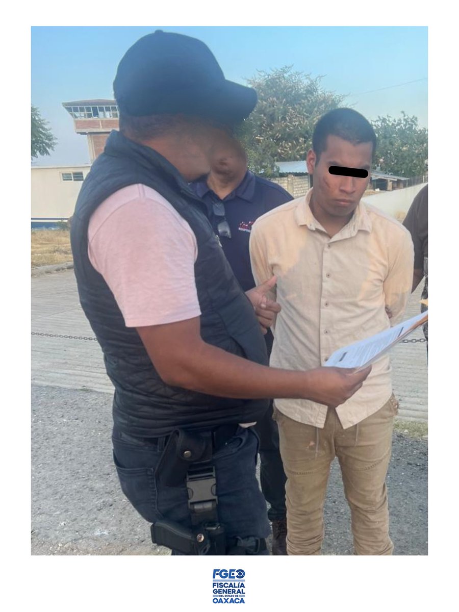 RDOaxaca's tweet photo. 🚨🔥 Cae “El Chango”: vinculado a proceso por brutal homicidio en Xoxo 🔥🚨

La @FISCALIA_GobOax obtuvo la vinculación a proceso y prisión preventiva contra C.A.P.T., alias “El Chango”, acusado de cometer un homicidio calificado en Xoxocotlán. ⚖️🩸

https://t.co/AmKKQYVhsx https://t.co/zIBt2vIMpR