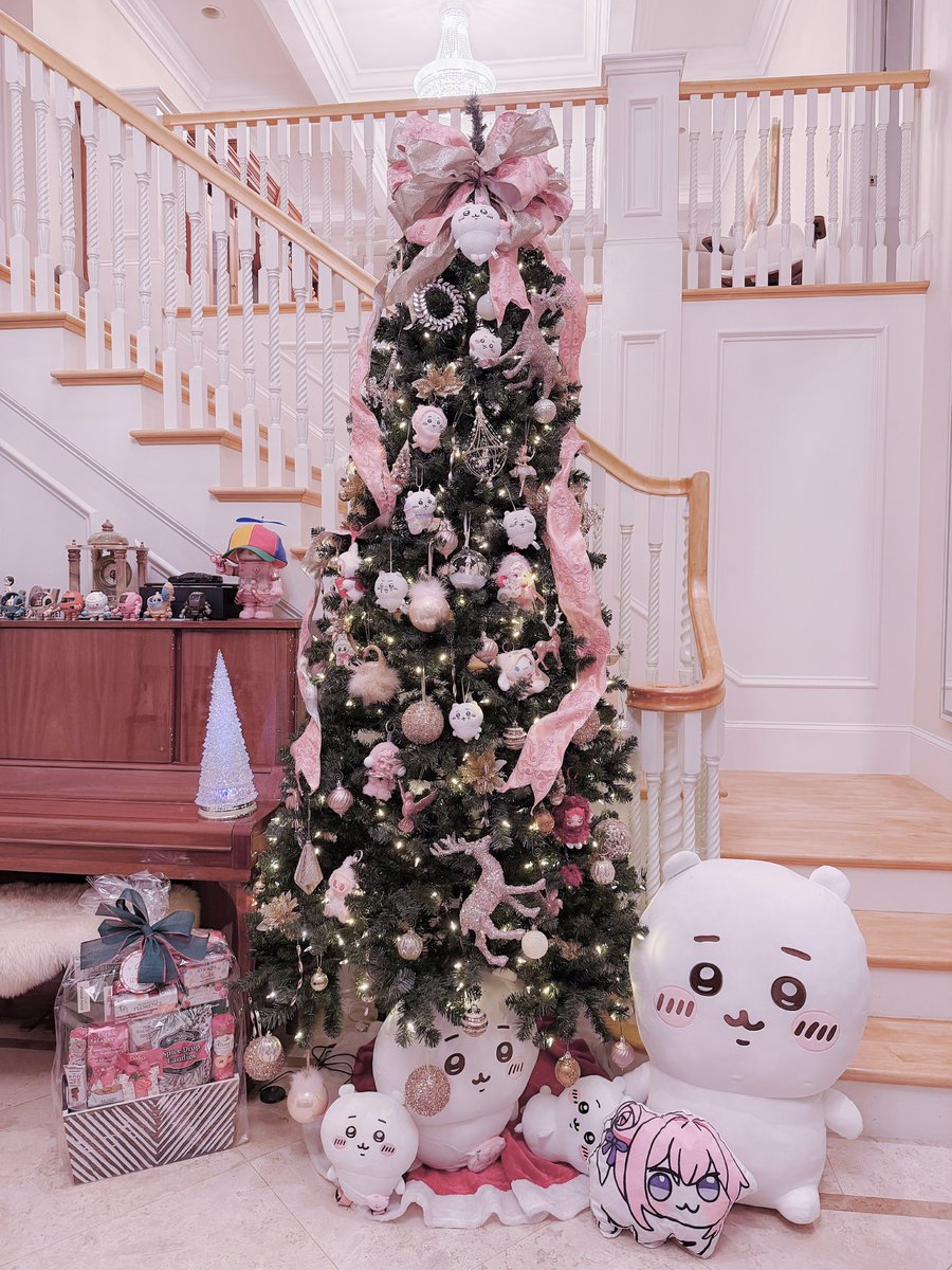 marinjirai's tweet image. its December somewhere so here’s my tree ☺️