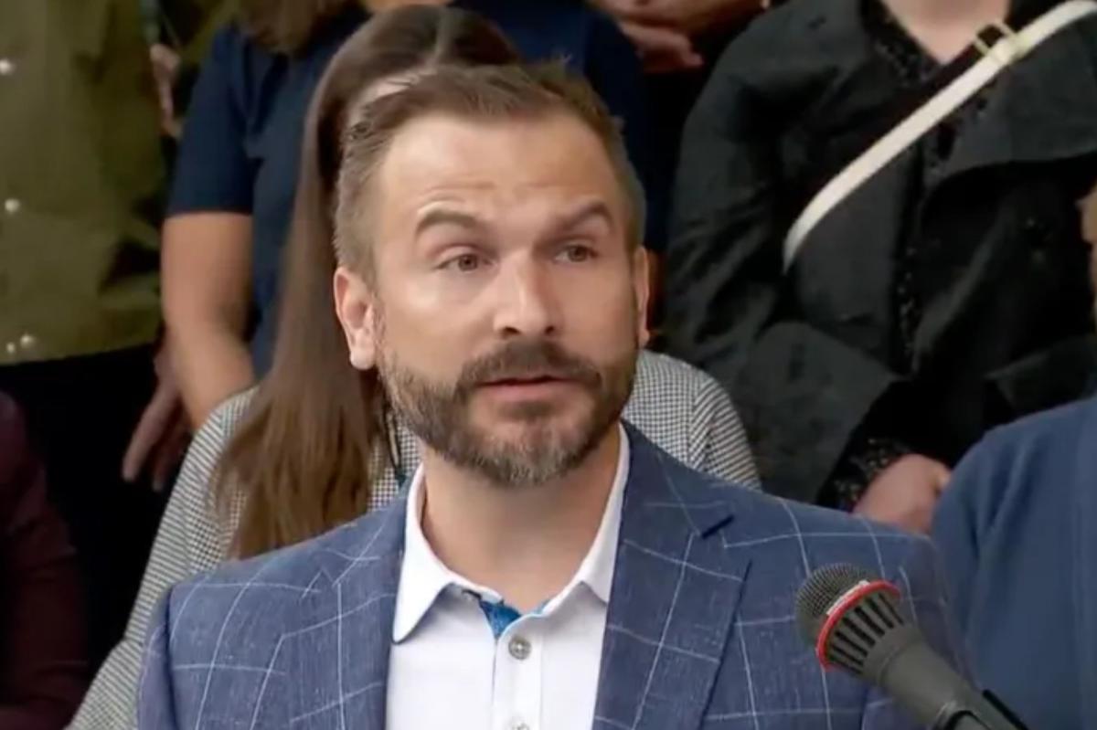 nypost's tweet image. Minneapolis CEO accused of embezzling $200K for personal expenses — including first-class trip to Hawaii trib.al/yg5jT0g