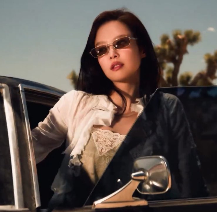 Adrianaphilips's tweet image. So Proud Of My Insanely Talented Queen @jennierubyjane ❤️❤️😍😍

#JENNIE @oddatelier @jennierubyjane #ForbesKorea