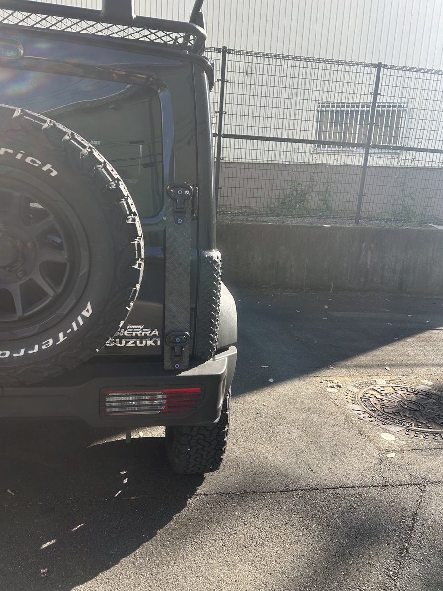 null_null33's tweet image. 仮付け！上の方が内側に傾いてるから10mmスペーサー必要かな
下段ステップ位置はgood 上段はもうちょい下げてもいいかも錆止め塗装もしなきゃ