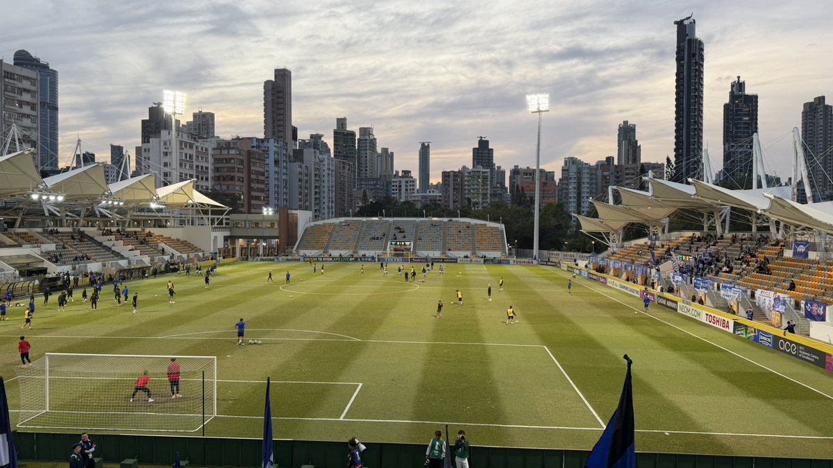 westhill0204's tweet image. 【25年11月27日 #東方対G大阪】
#ACL2 観戦の為沖縄経由で #香港 へ⚽️
完勝だったので気分良く観戦出来ます✨
それにしても隣接する4車線道路と近過ぎ。クリアボールが中央線まで飛んで行ったし🤣
#スポーツ大好き玉さん #スポーツ好き集合 #ガンバ大阪 #G大阪 #旺角スタジアム #イースタンSC #東方