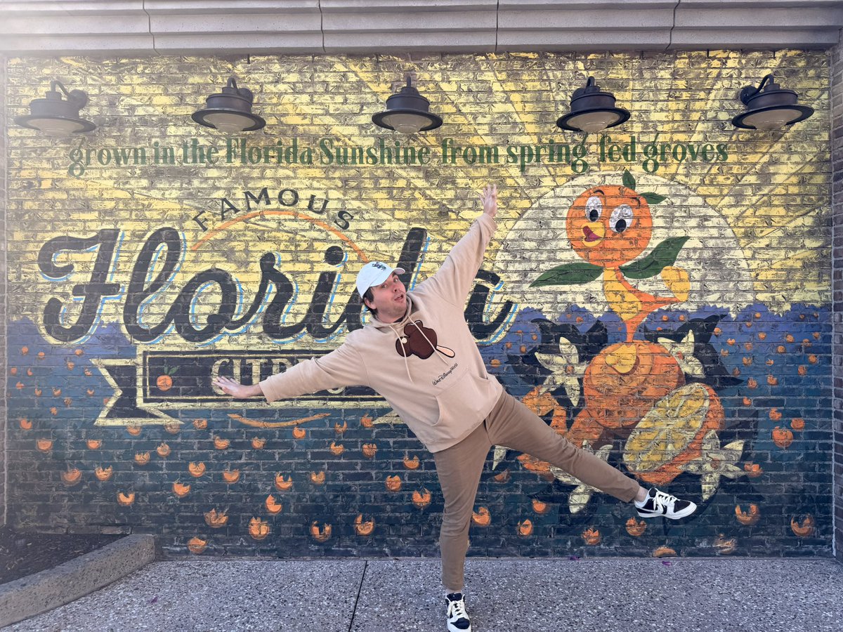 nothanksem's tweet photo. an orlando thanksgiving 🥰 https://t.co/KuKlOMt25V