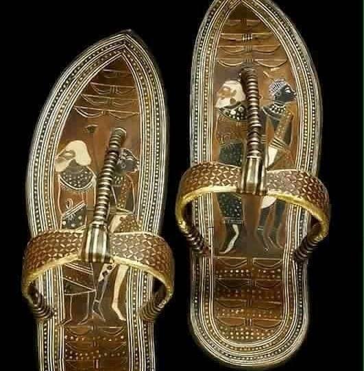 ahmedelshebli's tweet image. هذا حذاء مصرى من 4000 سنة 

والله ما شفتوا الأحذية إلا مع دخول الانجليز عليكم