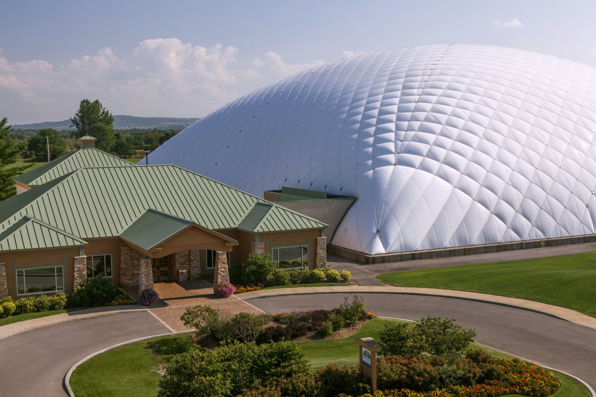 TSGolf's tweet image. Train year-round at the Sportsplex at Turning Stone!
Enjoy our indoor driving stations, short-game area, and tennis, pickleball, and racquetball courts.

Ready to play? 👉 spr.ly/60127iA3A