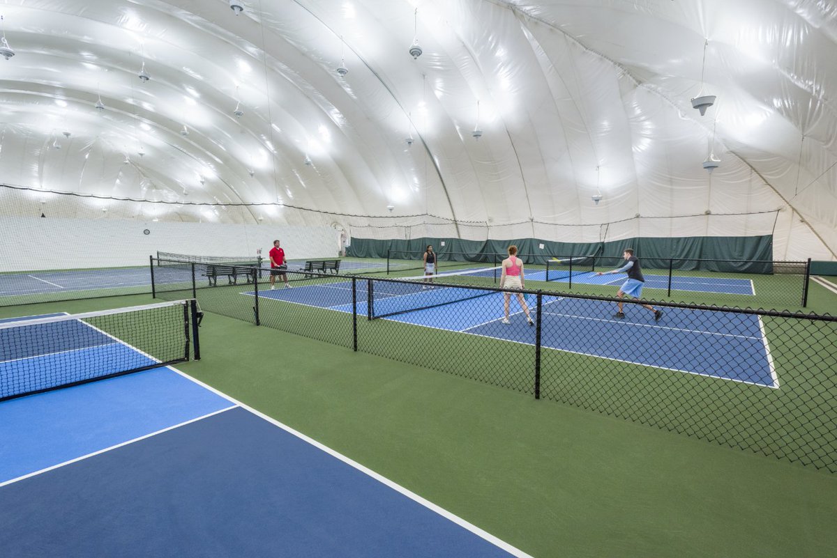 TSGolf's tweet image. Train year-round at the Sportsplex at Turning Stone!
Enjoy our indoor driving stations, short-game area, and tennis, pickleball, and racquetball courts.

Ready to play? 👉 spr.ly/60127iA3A