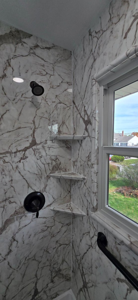 24hrbath's tweet photo. LIMITED TIME: Get $2,500 -BLACK FRIDAY SAVINGS &amp; FREE SHOWER DOOR WITH YOUR BATH REMODEL ENDS TUESDAY! https://t.co/8U9wef95W2