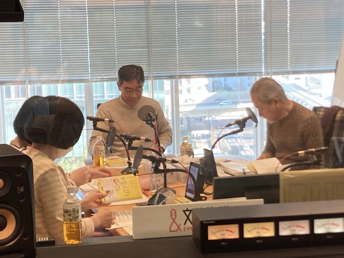 『かなえびと』著者の小倉孝保さんと大竹まことさん、阿佐ヶ谷姉妹さんが、難病の子どもの夢をかなえる活動をしてきた大野寿子さんについてトーク中です。感動的です…