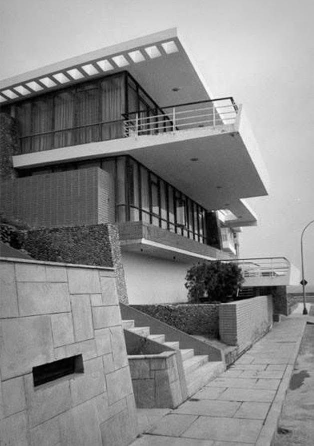 TRES60Blog's tweet image. Casa Pye, obra de Walter Weberhofer y Benjamín Velasco proyectada entre 1957 en Santa María del Mar, en Lima (Perú).

#midcenturyhouse #modernarchitecture #arquitecturamoderna #formamoderna #CasaPye #WalterWeberhofer