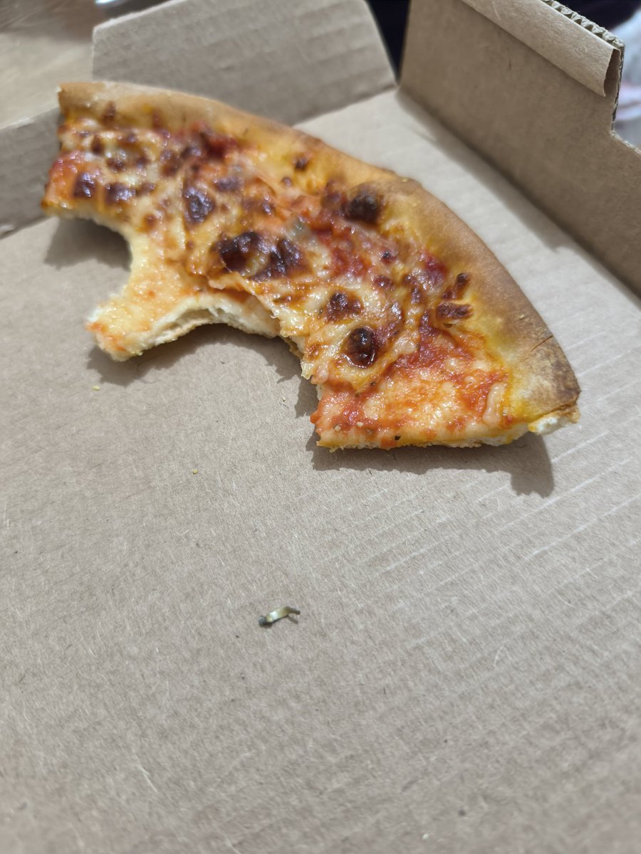 Dün akşam üstü Trendyol Gaziosmanpaşa karayolları şubesinden söylediğim little caesars pizzasının içinden demir parçası çıktı insan canı bu kadar kıymetsiz olamaz #littlecaesars <a href="/tuketicitvcom/">Tüketici TV</a> <a href="/TuketiciRaporu/">TR Tüketici Raporu</a>