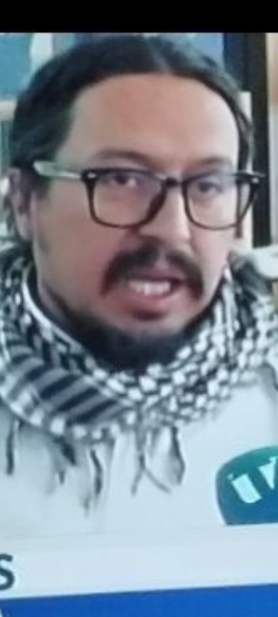 SOSECO2018's tweet photo. Es el nivel de quién está a cargo de  "@culturaquito '. 
@MunicipioQuito en manos de degenerados.
Quito no se merece tanta basura. 
El secretario👇🏻👇🏻👇🏻 de "mugrecultura", con esa pinta no pidamos respeto a la capital. https://t.co/OmIsKfPiYv