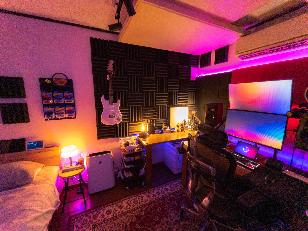 Xeyuz's tweet image. なかなかいい感じの部屋では
#desksetup #mancave
